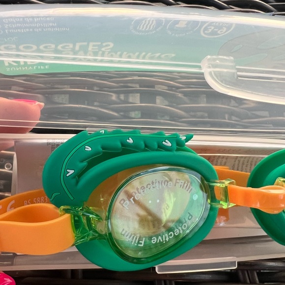 Brand New Kids Crocodile Swimming Goggles - Picture 4 of 5